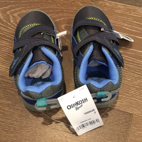 NWT! OSH KOSH BGOSH boys velcro shoes. Size 7. Durable and washable. - Picture 4 of 5